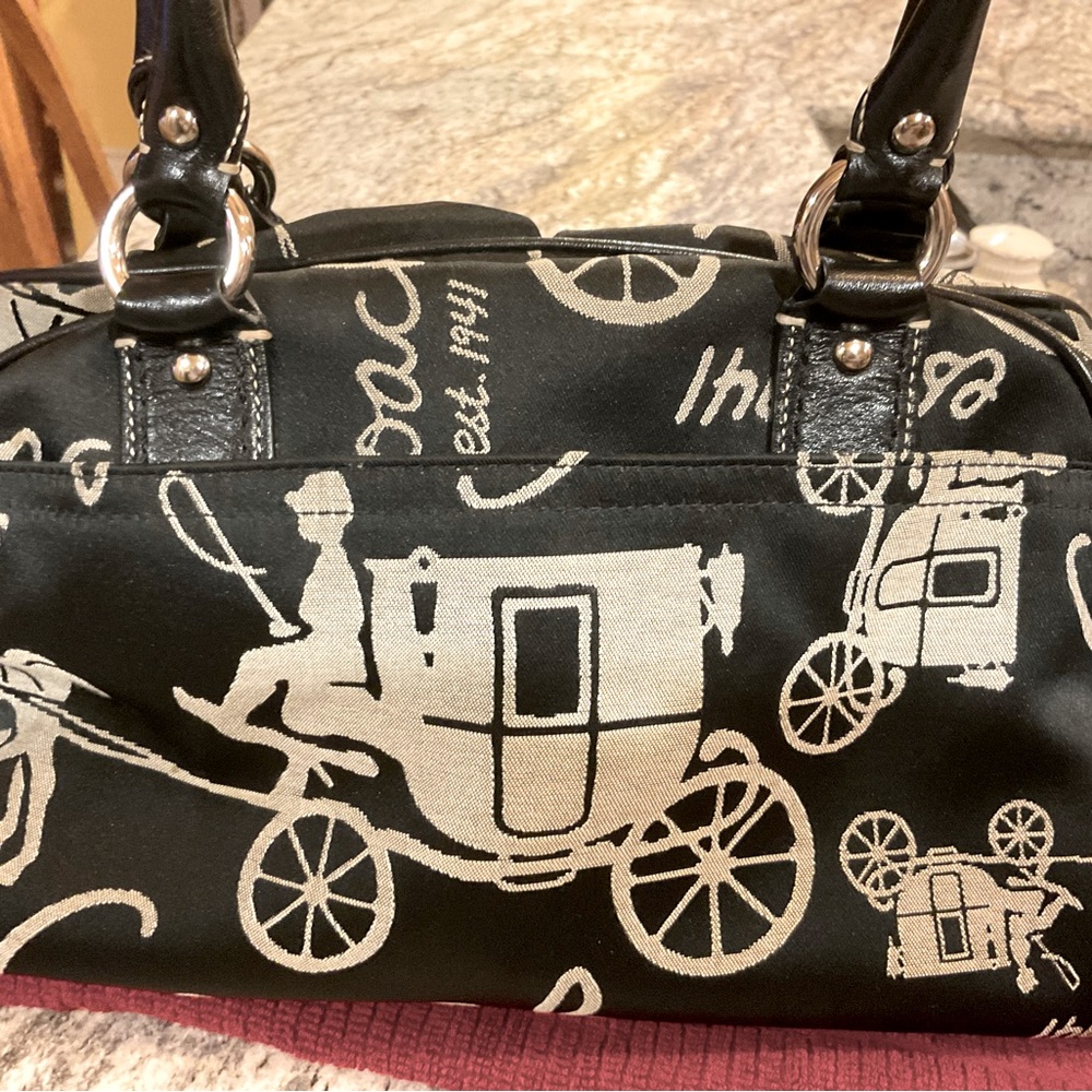 SOLD🤗!,,,,,,,Coach Authentic horse an buggy bag